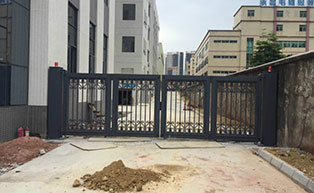 惠州市遠大石化有限公司 折疊門X4A工程案例 - 中出網(wǎng)-智能出入口與停車充電門戶