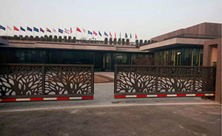 江蘇無錫CM760對開懸浮門工程案例 - 中出網(wǎng)-智能出入口與停車充電門戶