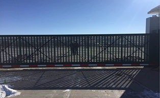 內(nèi)蒙古旗下營進(jìn)站懸浮門CM745工程案例 - 中出網(wǎng)-智能出入口與停車充電門戶