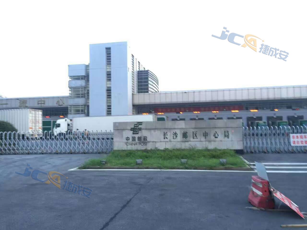 長沙郵政中心局翼閘案例 - 中出網(wǎng)-智能出入口與停車充電門戶