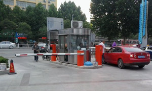 第一人民醫(yī)院西門停車場系統(tǒng)案例 - 中出網(wǎng)-智能出入口與停車充電門戶
