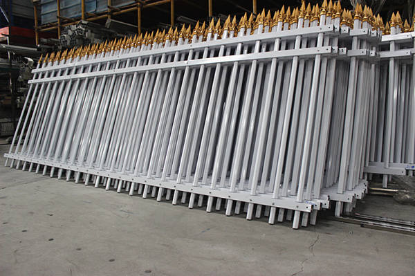 白色鋁合金護(hù)欄