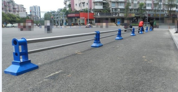 道路交通隔離護(hù)欄