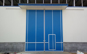 河南駝人醫(yī)療器械公司工業(yè)門案例 - 中出網(wǎng)-智能出入口與停車充電門戶