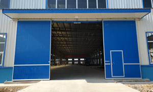 河南四建股份公司工業(yè)雙開(kāi)推拉門(mén)案例 - 中出網(wǎng)-智能出入口與停車(chē)充電門(mén)戶(hù)