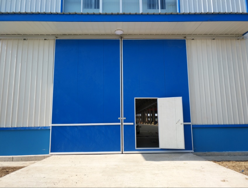 安陽(yáng)八方路橋設(shè)備有限公司工業(yè)平移門(mén)案例 - 中出網(wǎng)-智能出入口與停車充電門(mén)戶