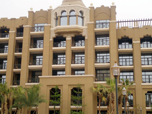 清遠(yuǎn)獅子湖喜來(lái)登度假酒店護(hù)欄案例 - 中出網(wǎng)-智能出入口與停車充電門戶