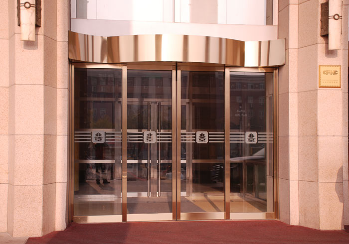 北京飯店自動(dòng)平開門工程案例 - 中出網(wǎng)-智能出入口與停車充電門戶