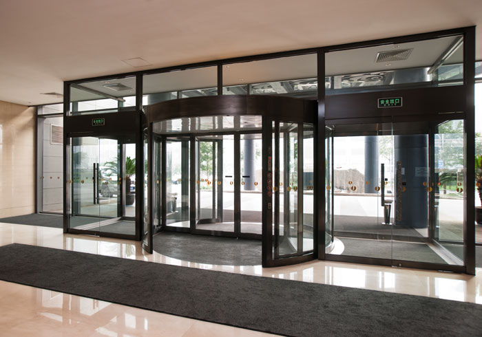 北京工大建國(guó)酒店旋轉(zhuǎn)門(mén)工程案例 - 中出網(wǎng)-智能出入口與停車(chē)充電門(mén)戶