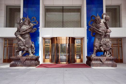 北京盤(pán)古大觀七星酒店旋轉(zhuǎn)門(mén)工程案例 - 中出網(wǎng)-智能出入口與停車(chē)充電門(mén)戶(hù)