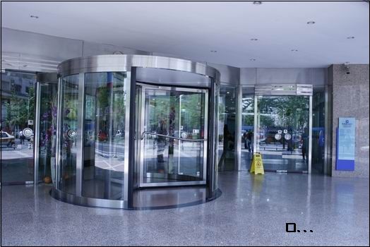 北京世貿(mào)天階旋轉(zhuǎn)門工程案例 - 中出網(wǎng)-智能出入口與停車充電門戶