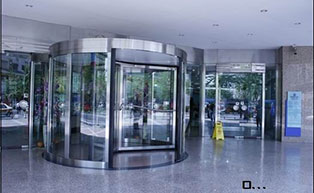 北京世貿(mào)天階旋轉(zhuǎn)門工程案例 - 中出網(wǎng)-智能出入口與停車充電門戶