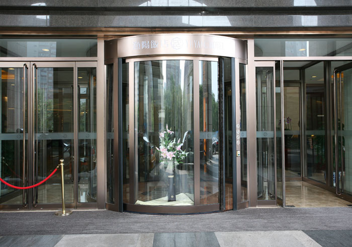 北京漁陽(yáng)飯店旋轉(zhuǎn)門工程案例 - 中出網(wǎng)-智能出入口與停車充電門戶