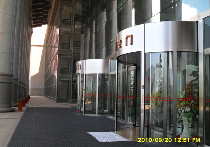 云南海埂會議中心旋轉(zhuǎn)門工程案例 - 中出網(wǎng)-智能出入口與停車充電門戶