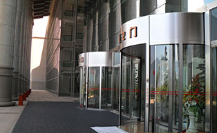 云南海埂會議中心旋轉門工程案例 - 中出網(wǎng)-智能出入口與停車充電門戶