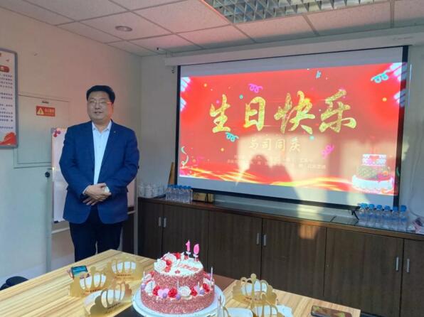 卓奧世鵬董事長(zhǎng)周鵬 在生日會(huì)上講話