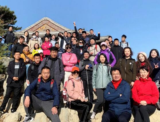 “勇攀高峰，再創(chuàng)輝煌”卓奧世鵬成立11周年登山活動(dòng)