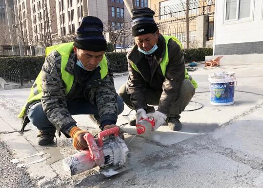 走進(jìn)學(xué)校升降柱項(xiàng)目施工現(xiàn)場(chǎng)