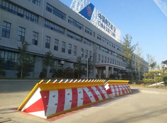 卓奧世鵬機(jī)場路障機(jī)