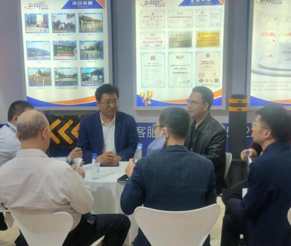 安防行業(yè)協(xié)會領導與公司高層現(xiàn)場交流