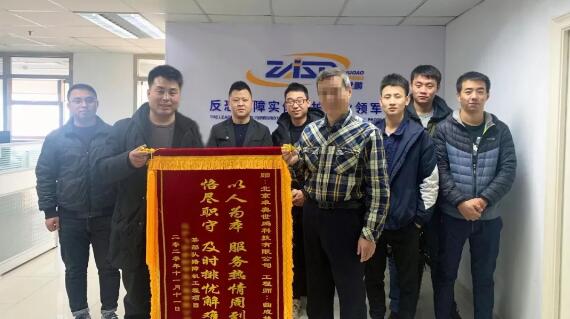 高效服務(wù)！卓奧世鵬某部隊翻板路障機項目收獲錦旗