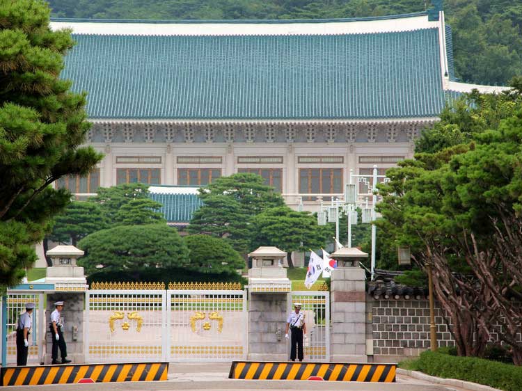 韓國(guó)總統(tǒng)府-青瓦臺(tái)路障機(jī)案例 - 中出網(wǎng)-智能出入口與停車充電門戶