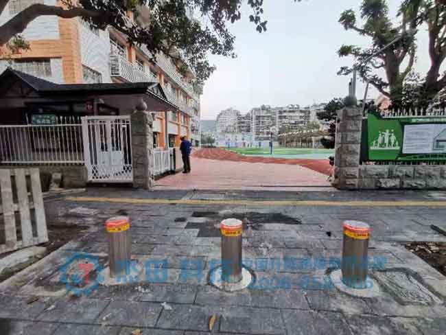 廈門松柏小學(xué)升降柱案例 - 中出網(wǎng)-智能出入口與停車充電門戶