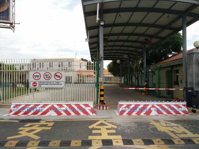 晉江機(jī)場路障機(jī)案例 - 中出網(wǎng)-智能出入口與停車充電門戶