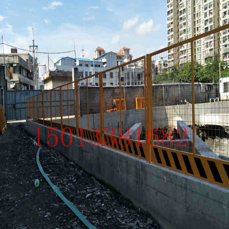 三亞基坑黃黑色臨邊圍擋 安全警示防護(hù)欄 裝配式圍欄