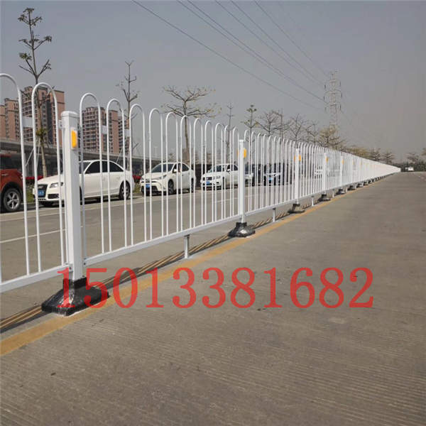 京式隔離欄桿生產(chǎn)廠家 廣州道路中央防撞護欄