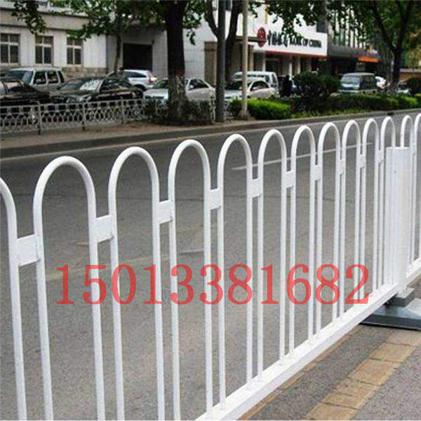 江門機(jī)動(dòng)車道隔離護(hù)欄 中山路邊安全防護(hù)欄桿