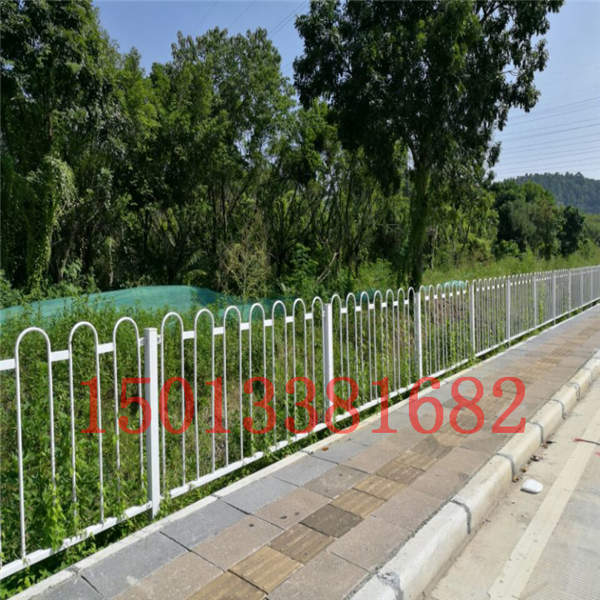 江門機(jī)動(dòng)車道隔離護(hù)欄 中山路邊安全防護(hù)欄桿