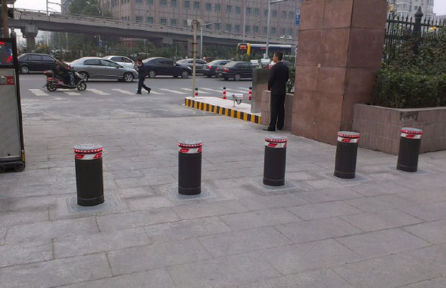 北京人大正門升降柱案例 - 中出網(wǎng)-智能出入口與停車充電門戶