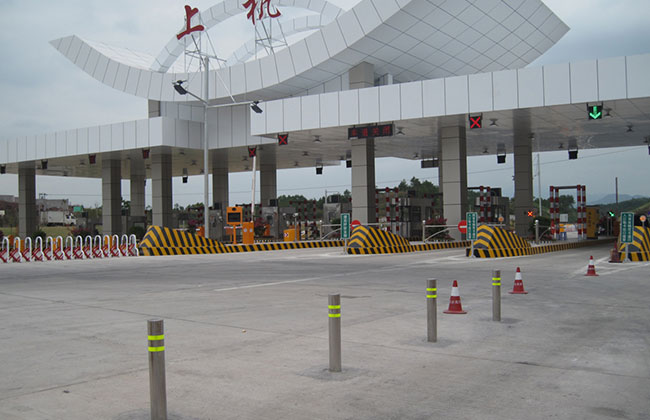 上杭高速升降柱案例 - 中出網(wǎng)-智能出入口與停車(chē)充電門(mén)戶(hù)
