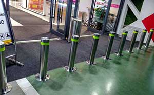 河南新田360廣場定制款可移動不銹鋼路樁案例 - 中出網(wǎng)-智能出入口與停車充電門戶