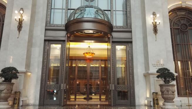 成都仁和春天酒店自動門案例 - 中出網(wǎng)-智能出入口與停車充電門戶