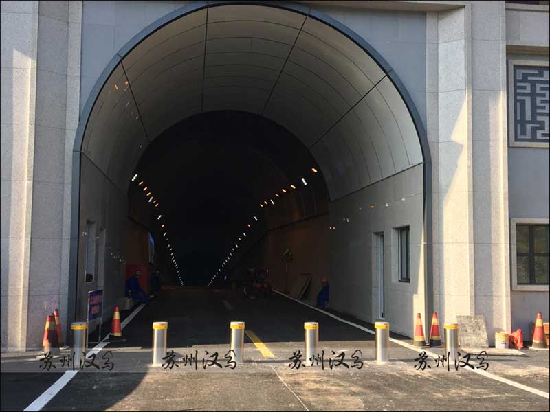 溧陽水電站防沖撞型液壓升降柱案例 - 中出網(wǎng)-智能出入口與停車充電門戶