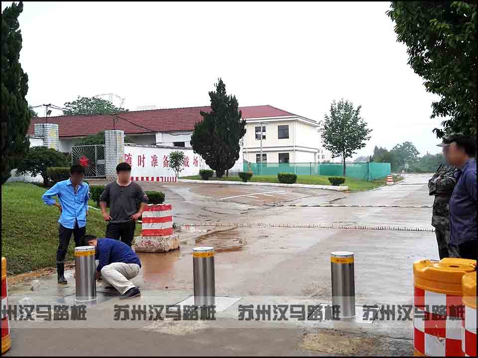 浙江某部隊自動升降柱案例 - 中出網(wǎng)-智能出入口與停車充電門戶