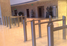 華北油田通道閘案例 - 中出網(wǎng)-智能出入口與停車(chē)充電門(mén)戶(hù)