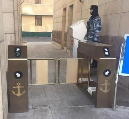 軍人運(yùn)動(dòng)員為國爭光，西莫羅通道閘默默相伴守護(hù)人行安全