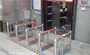 中國移動寬通道擺閘出入口控制系統(tǒng)案例 - 中出網(wǎng)-智能出入口與停車充電門戶