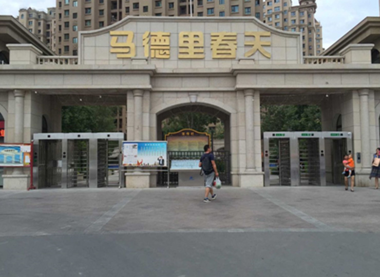 新疆小區(qū)通道閘案例 - 中出網(wǎng)-智能出入口與停車充電門戶