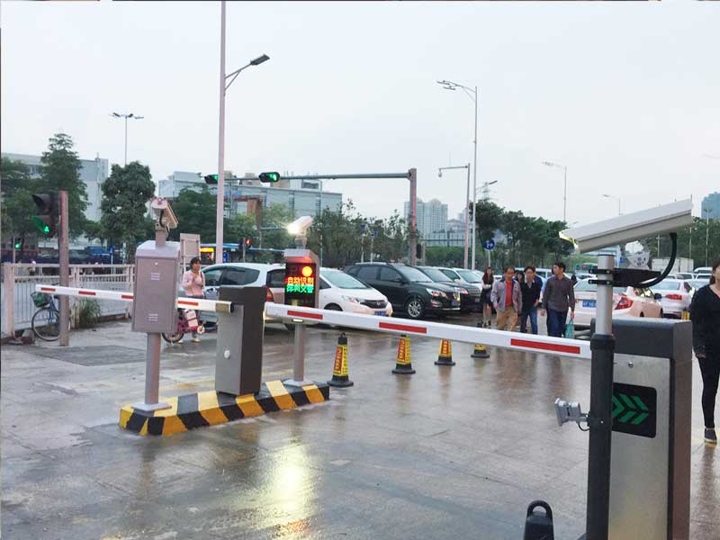 深圳智民大酒店應(yīng)用車牌識別系統(tǒng)案例 - 中出網(wǎng)-智能出入口與停車充電門戶