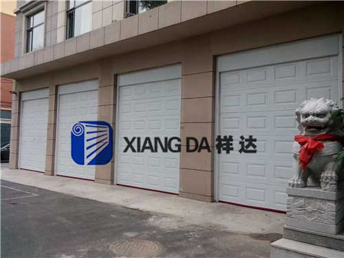 小區(qū)車庫(kù)門