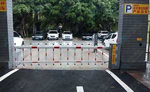 重慶永川105柵欄道閘案例 - 中出網(wǎng)-智能出入口與停車充電門戶