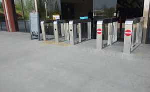 禹王山抗日紀(jì)念館通道閘案例 - 中出網(wǎng)-智能出入口與停車(chē)充電門(mén)戶(hù)