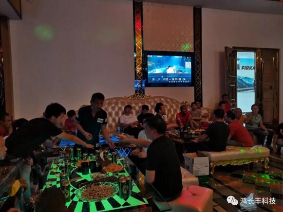 朱董事長和員工家人們互動(dòng)