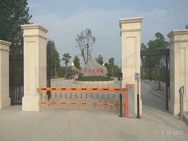 開(kāi)封市大自然新城柵欄道閘案例 - 中出網(wǎng)-智能出入口與停車(chē)充電門(mén)戶