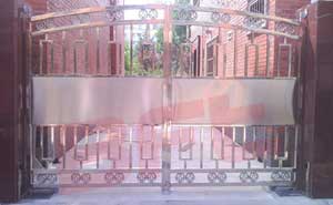 北京流星花園平開門電機案例 - 中出網(wǎng)-智能出入口與停車充電門戶