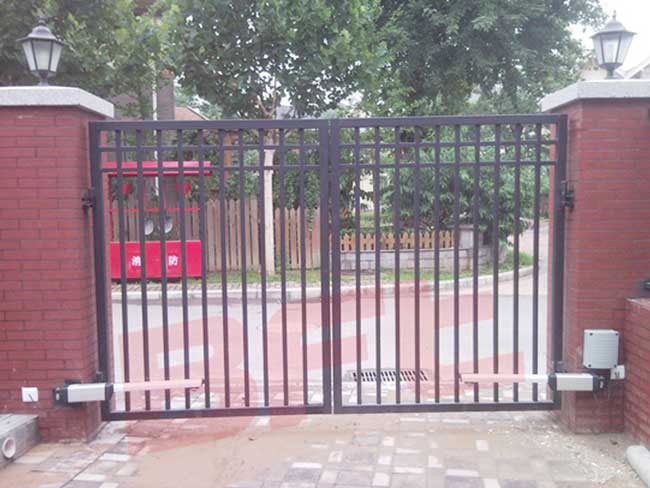 北京溫哥華森林平開門機案例 - 中出網(wǎng)-智能出入口與停車充電門戶